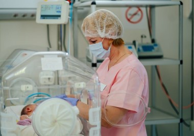 راهنمای جامع تجهیزات حیاتی پزشکی بیمارستانی بخش NICU برای بیمارستان‌های نوساخت